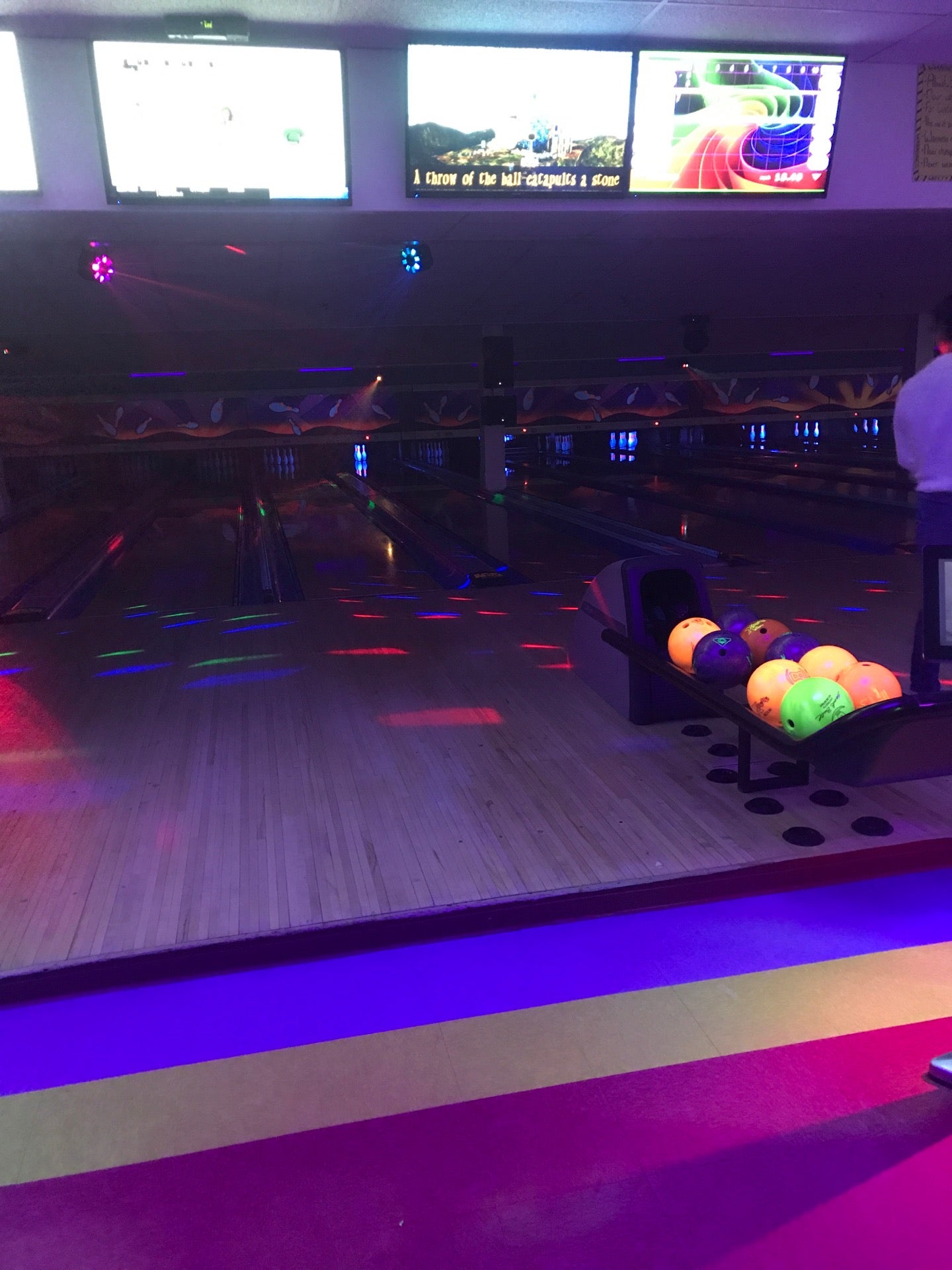 Nutmeg Bowl, 802 Villa Ave, Fairfield, Town of, CT, Bowling Centers