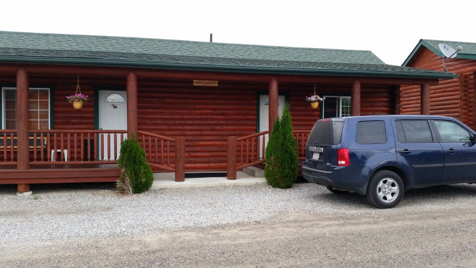 Wolf Den Log Cabin Motel & RV Park, 55 CR-115, Etna, WY, Hotels