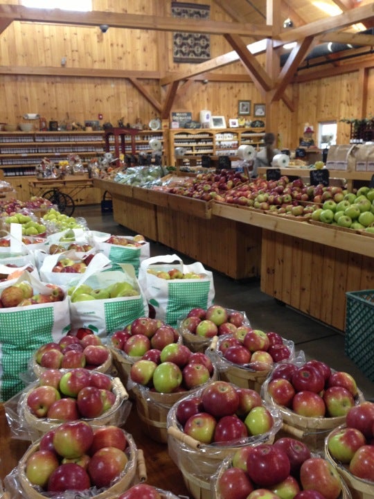 Mann Orchards Farm Store & Bakery, 27 Pleasant Valley St, Methuen, MA
