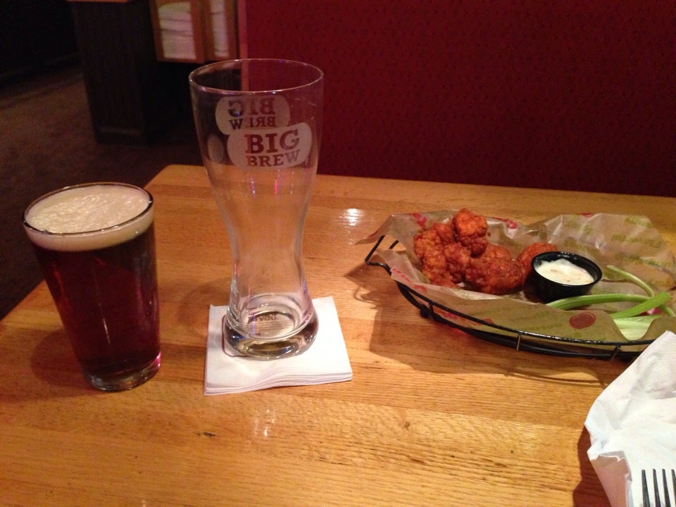 Applebee's Grill + Bar, 531 W Dussel Dr, Maumee, OH, Eating places