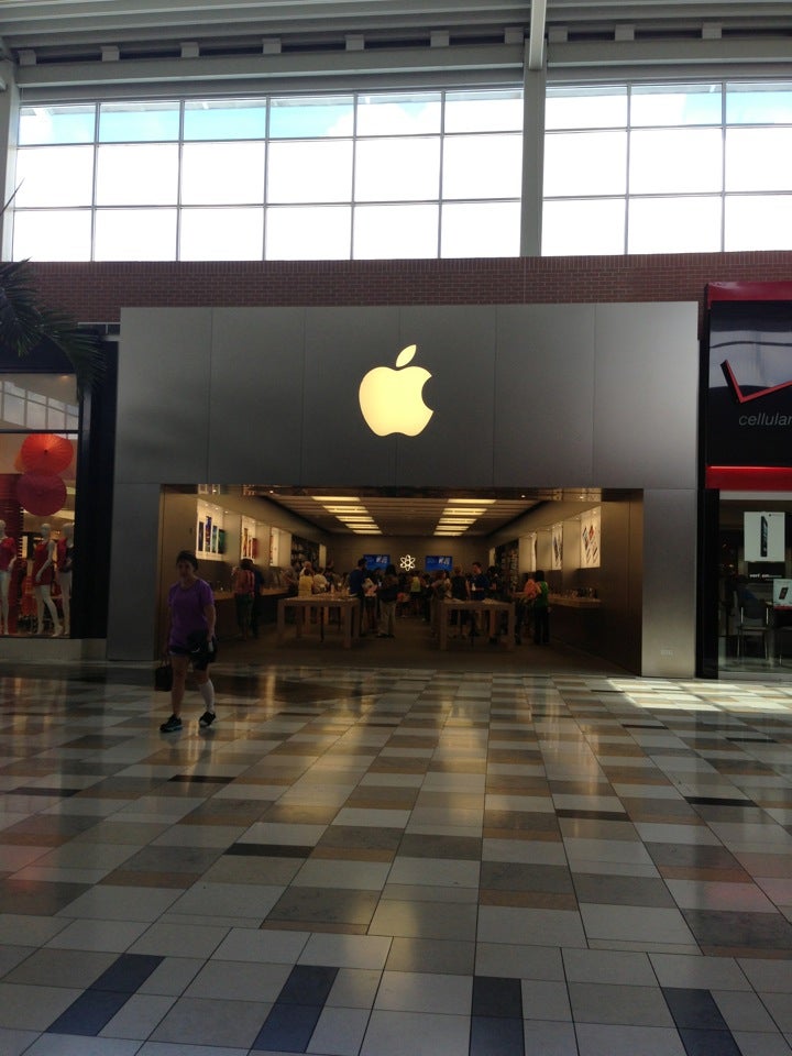 Brandon - Apple Store - Apple