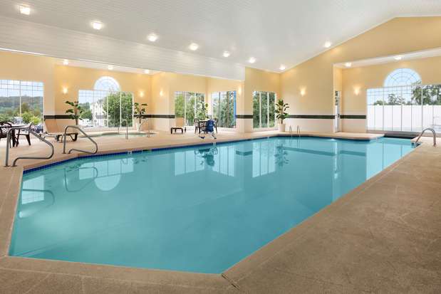 Country Inn & Suites By Radisson, Beckley, WV, 2120 Harper Rd, Beckley