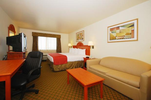 Best Western Henrietta Inn & Suites, 816 US Highway 287 S, Henrietta