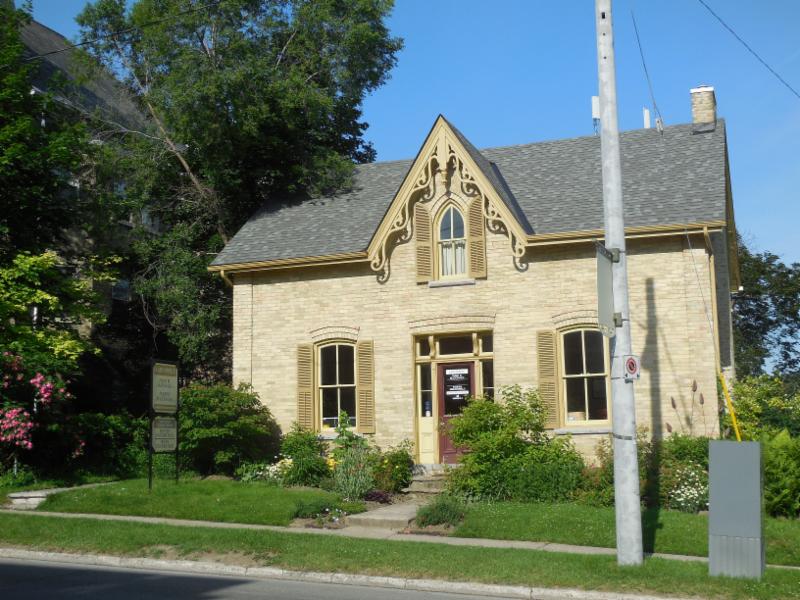 Hugh D McDonald & Associates