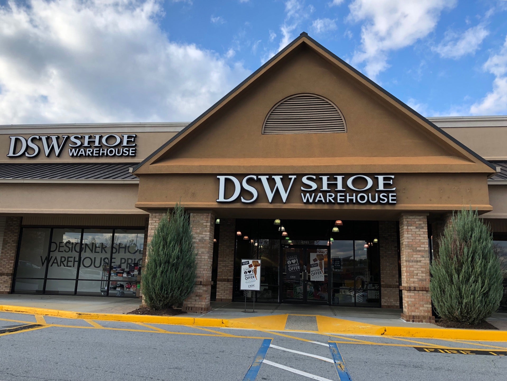 Dsw hot sale lenox mall