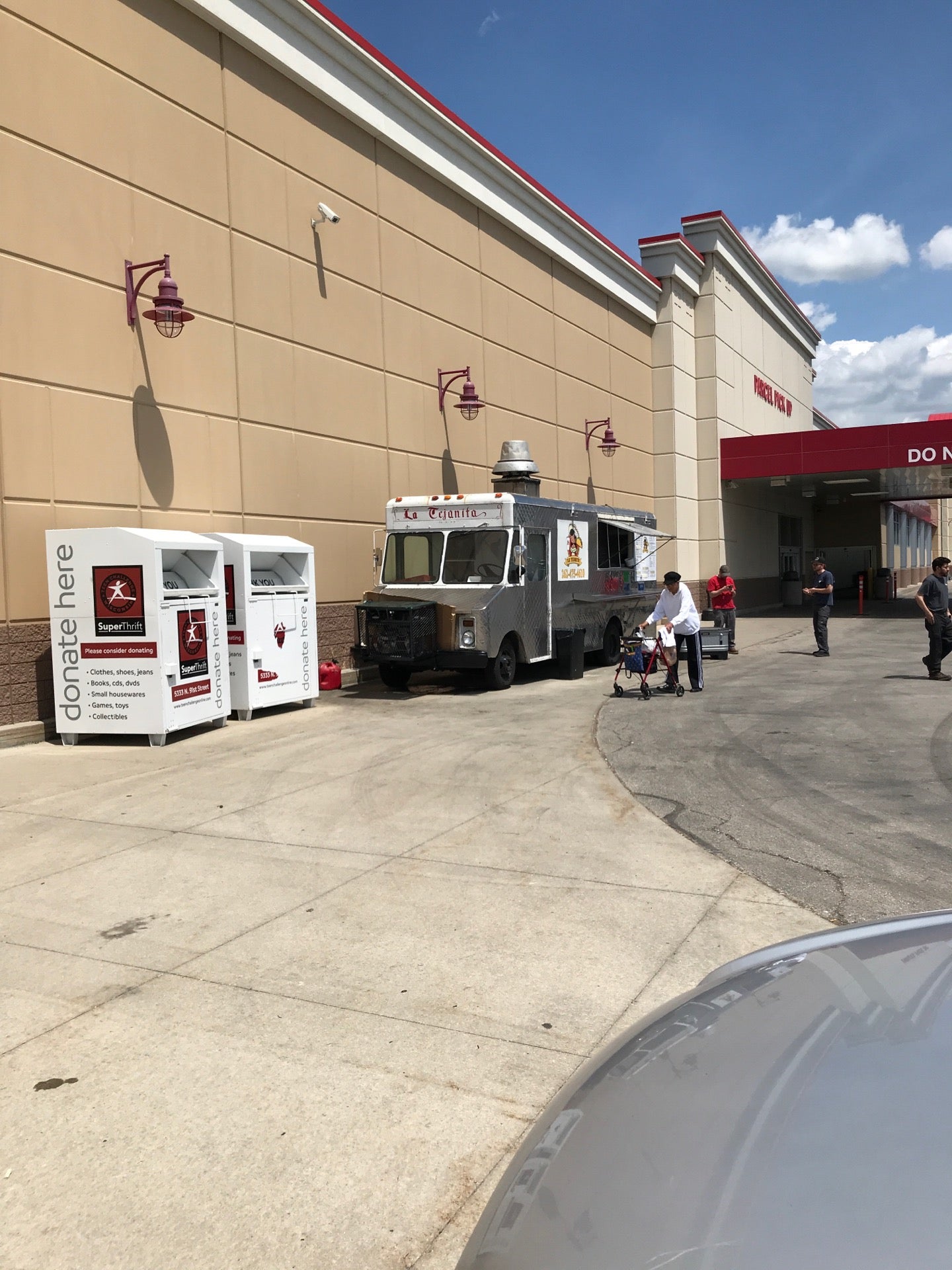 Woodmans Parking Lot, 1600 E Main St, Waukesha, WI, Eating places