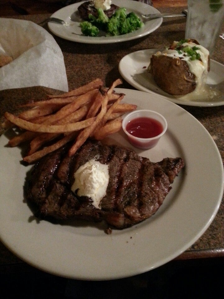 Robert's Steakhouse, 1241 N Ste Hwy 95, Flatonia, TX, Eating places