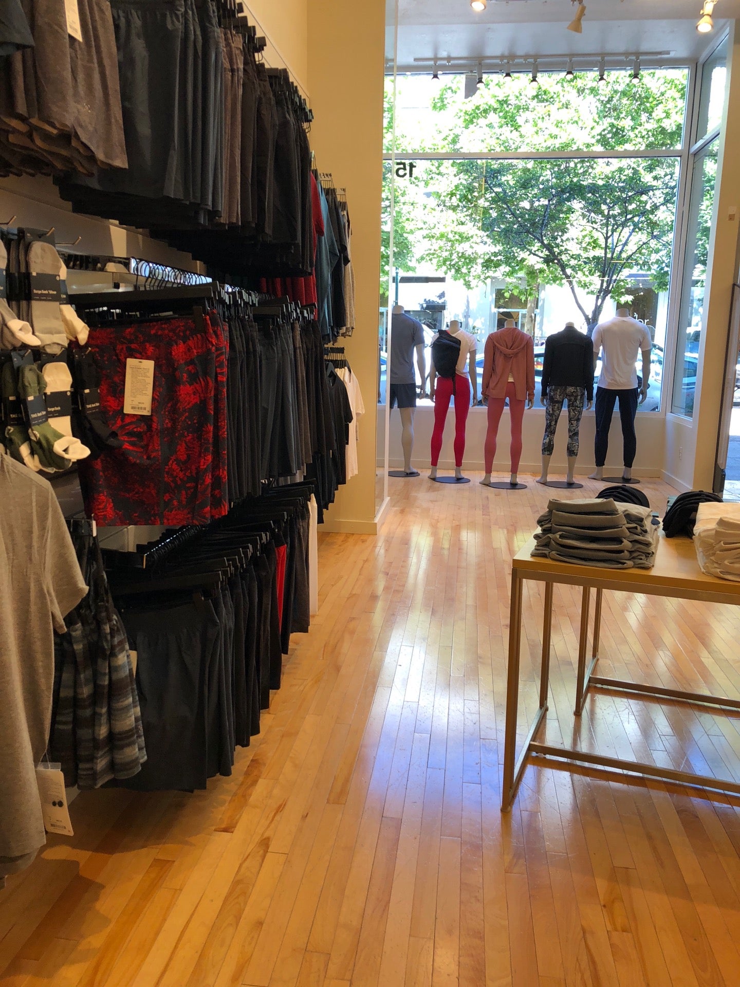 Lululemon Athletica 1339 Pacific Ave Santa Cruz CA Family