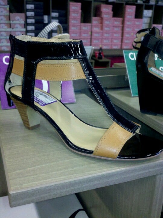 DSW Designer Shoe Warehouse, 3300 Expressway 83, McAllen, TX, Clothing  Retail - MapQuest