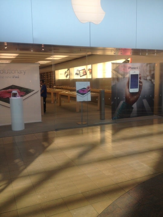 First Colony Mall - Apple Store - Apple