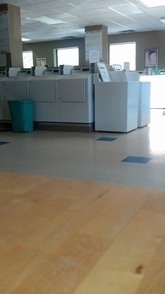 Sips & Suds Laundromat Cafe