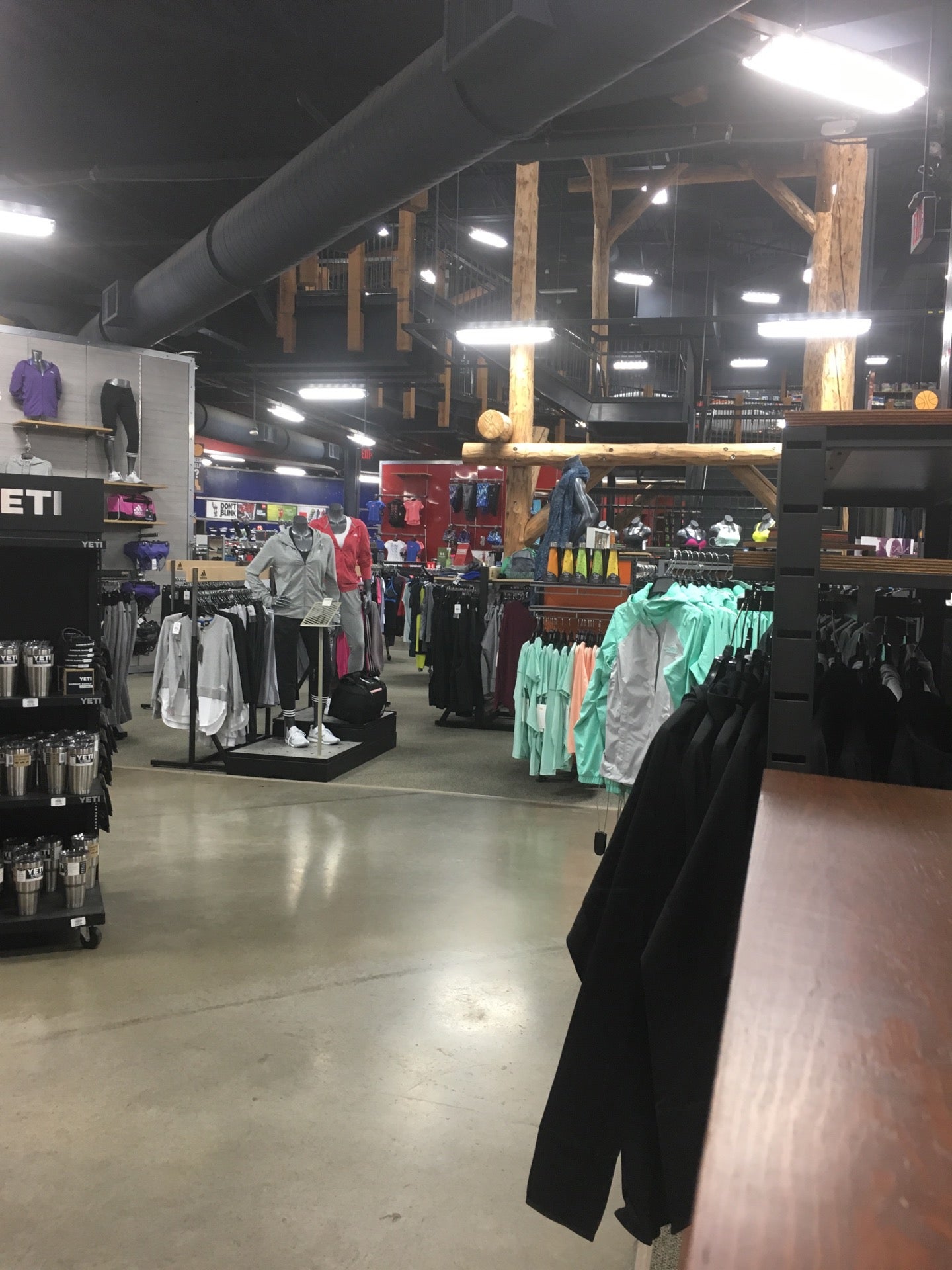 Cardinals Clubhouse Shop, 1820 Market St, St Louis, MO, Sporting Goods -  MapQuest