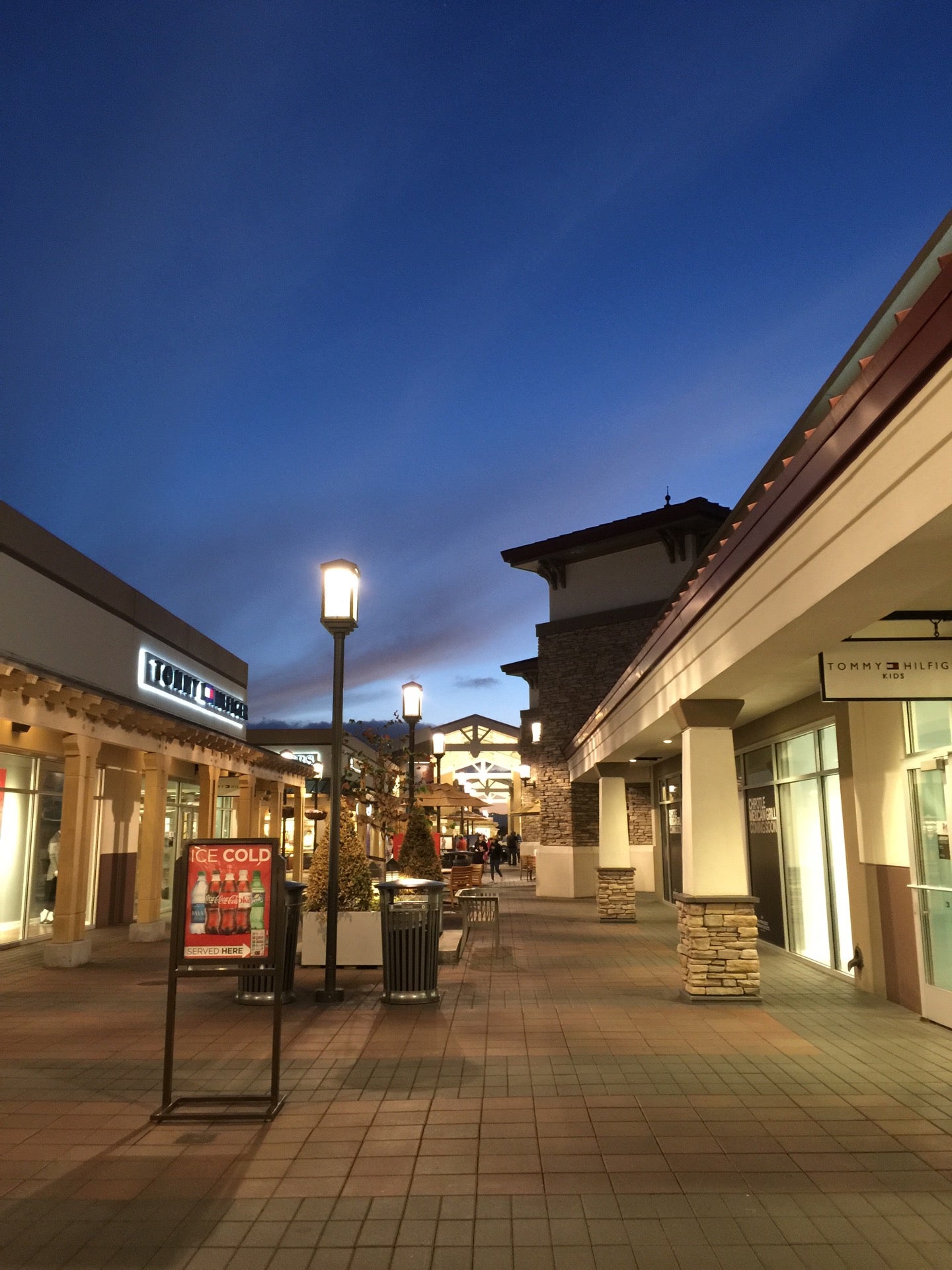 Le Creuset Outlet Store, 3050 Livermore Outlets Dr, Livermore, CA, Home  Centers - MapQuest