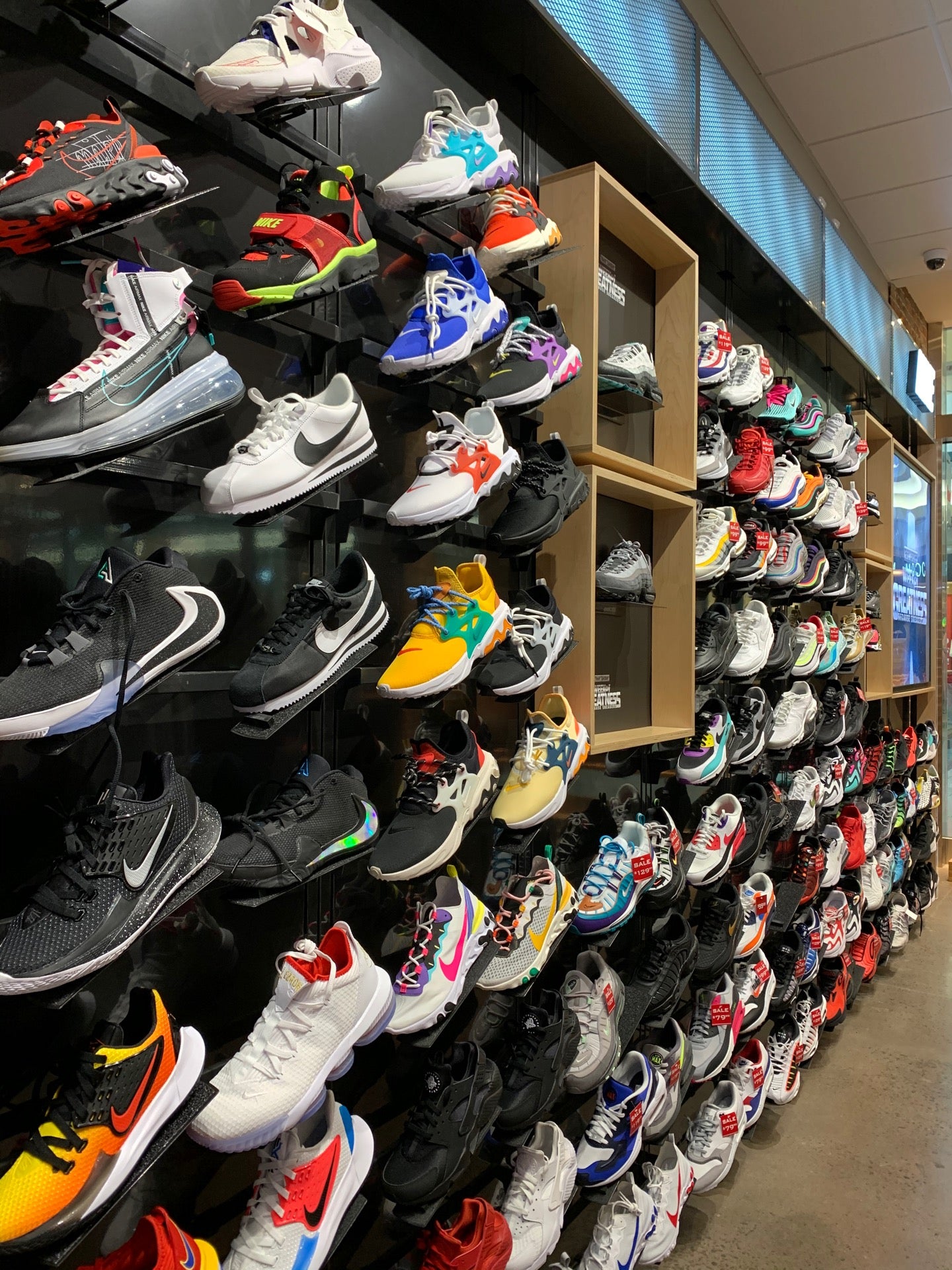 Shoe stores in deals buckland hills mall