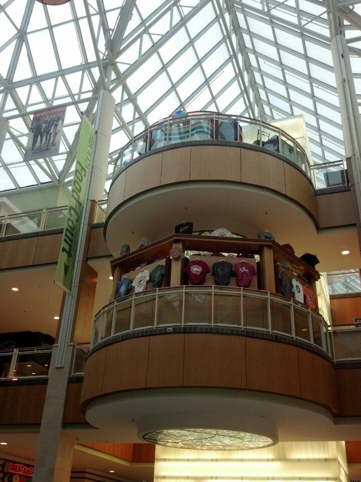 Pandora park store plaza mall