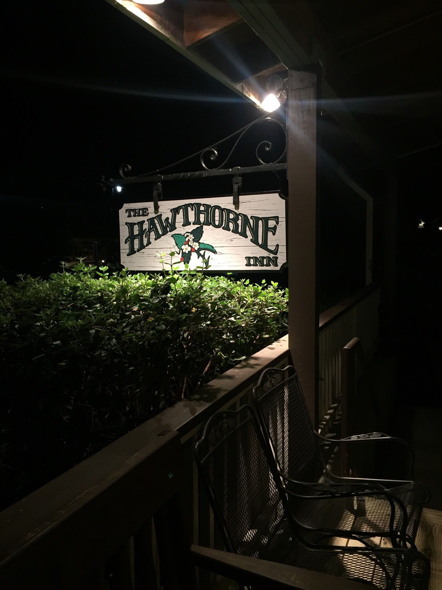 The Hawthorne Inn, 123 Front St, Labadie, Missouri, Eating places