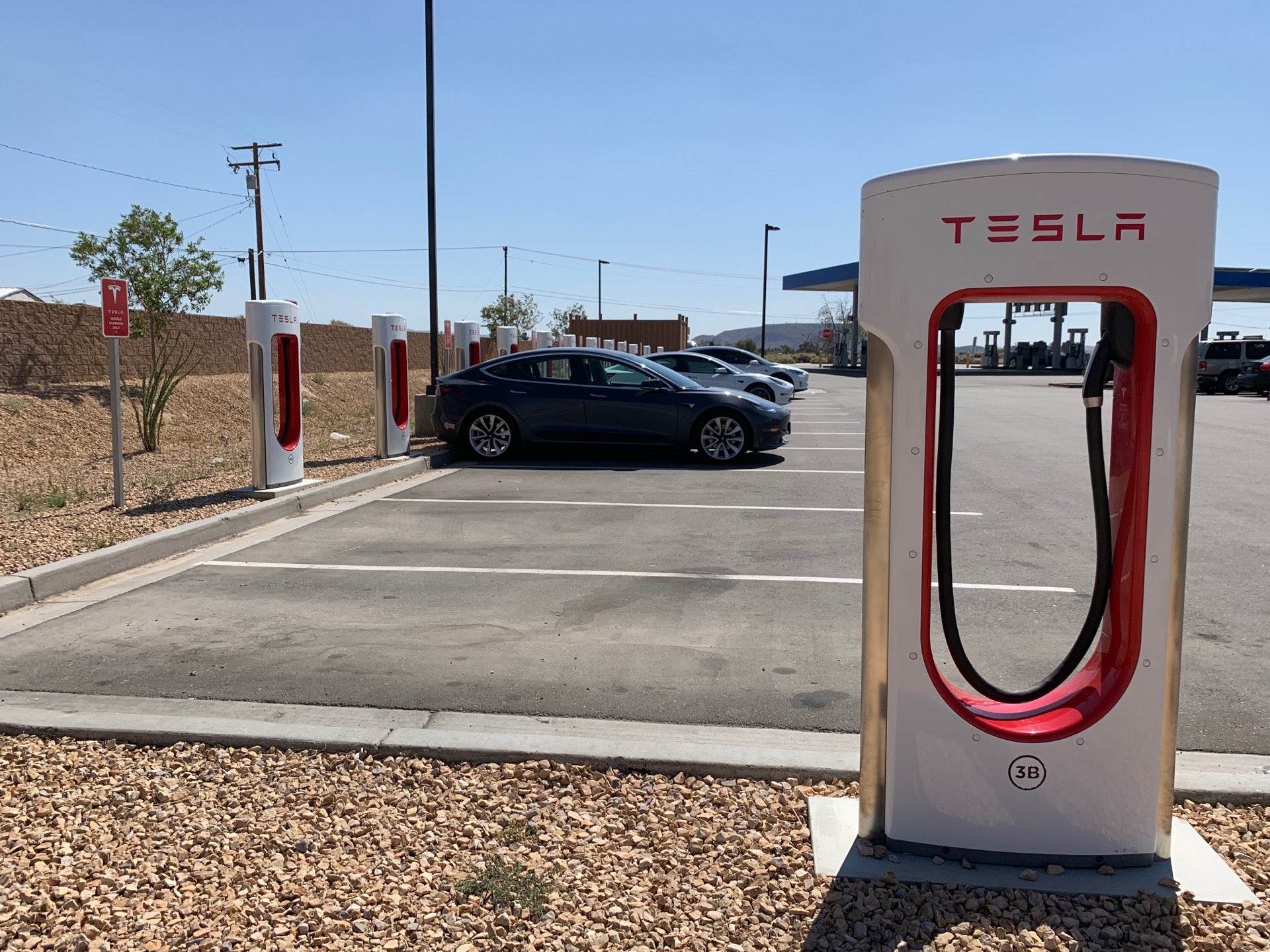 Tesla Supercharger Yermo, 36017 Calico Rd, Yermo, CA, Electric