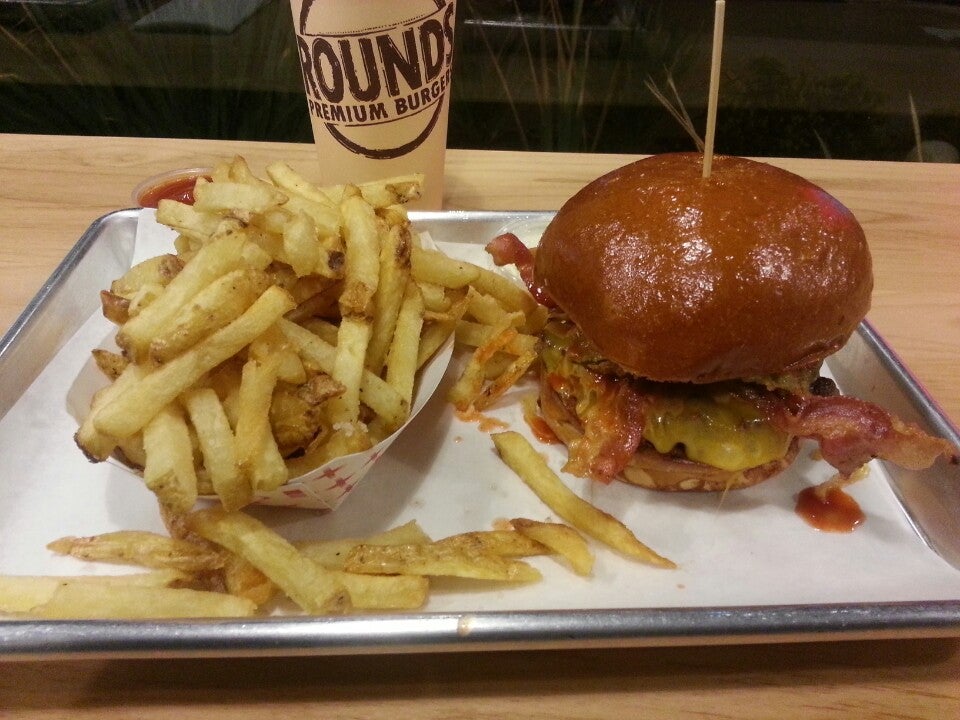 Round Premium Burgers, 885 S Indian Hill Blvd, Claremont, California