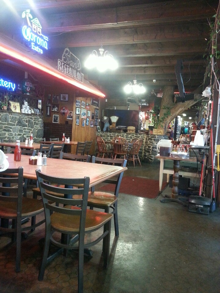 Stan's Restaurant, 1555 Bear Creek Pike, Columbia, TN, Eating places