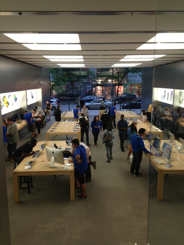 Apple SainteCatherine, 1321 Rue Stecatherine Ouest, Montreal, QC