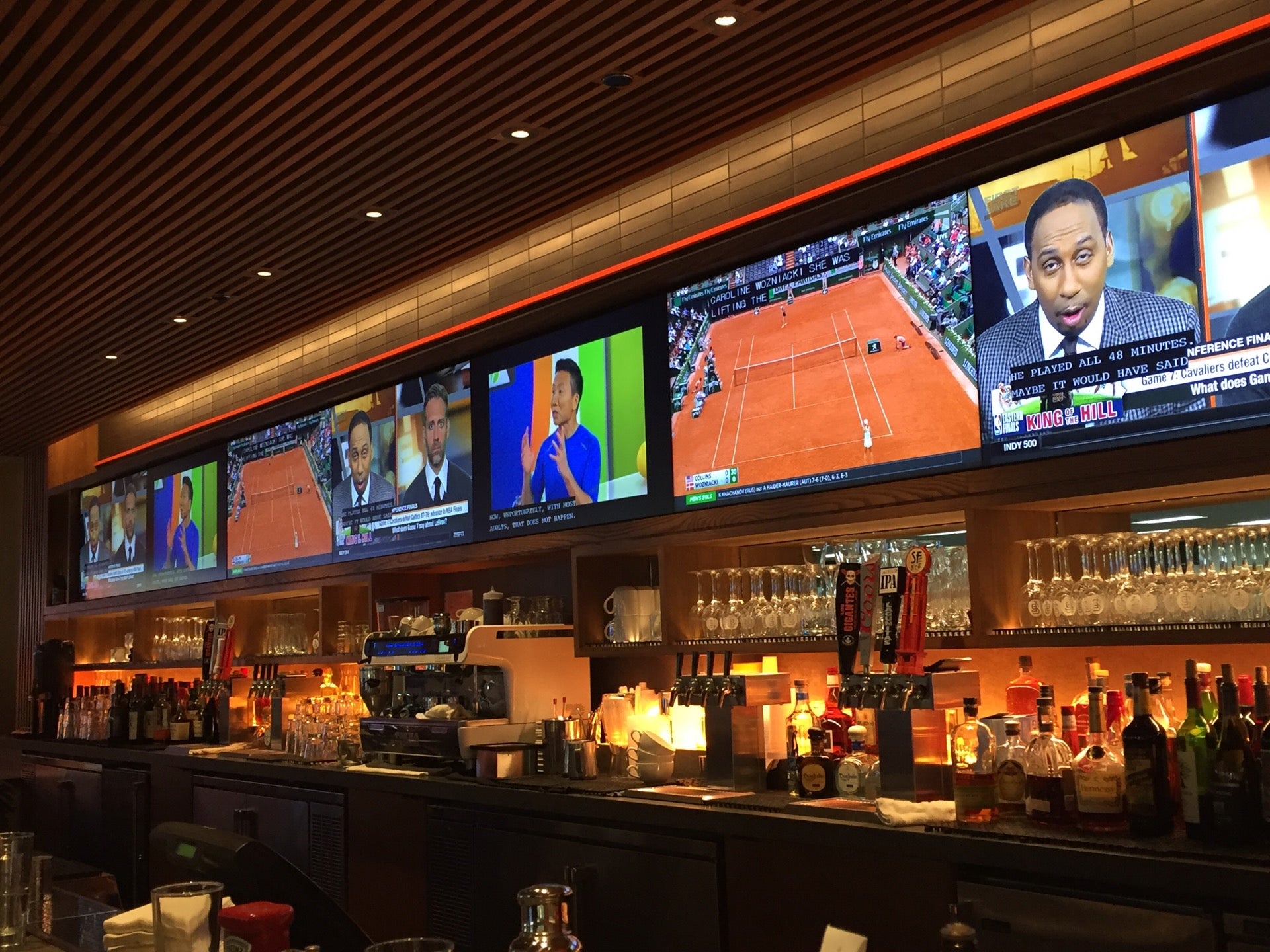 San Francisco Giants Clubhouse, Terminal 3, San Francisco, CA, Eating