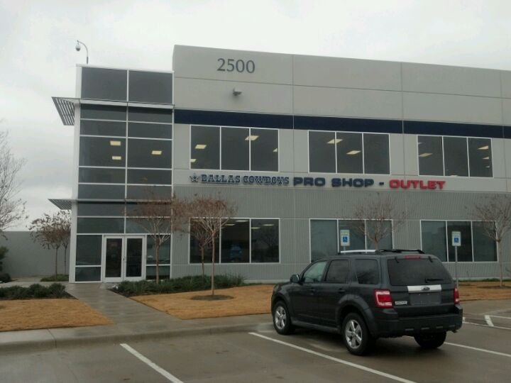 Official Dallas Cowboys Pro Shop, 3200 E Airfield Dr, DFW Airport, TX,  Sporting Goods - MapQuest