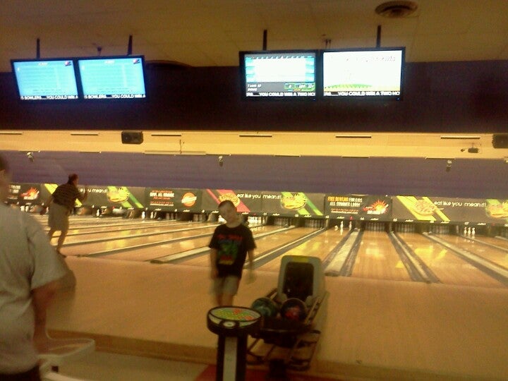 223 Amf Brookgate Lane, 14950 Snow Rd, Brook Park, OH, Bowling Centers