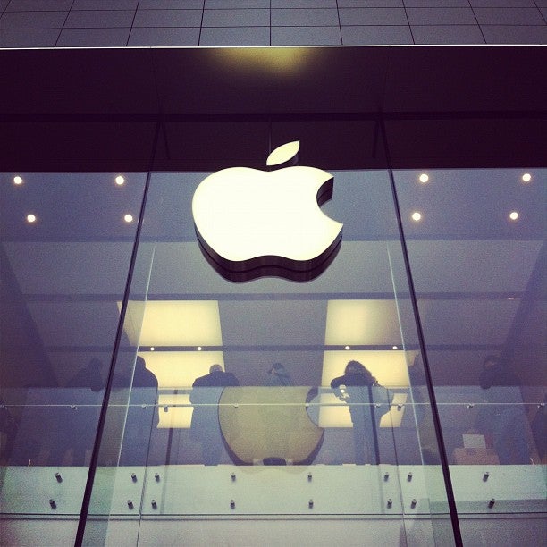 Apple SainteCatherine, 1321 Rue Stecatherine Ouest, Montreal, QC