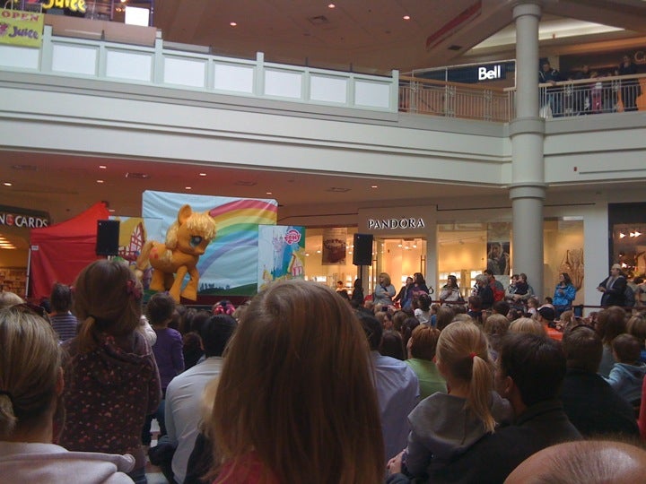 Pandora st laurent outlet mall