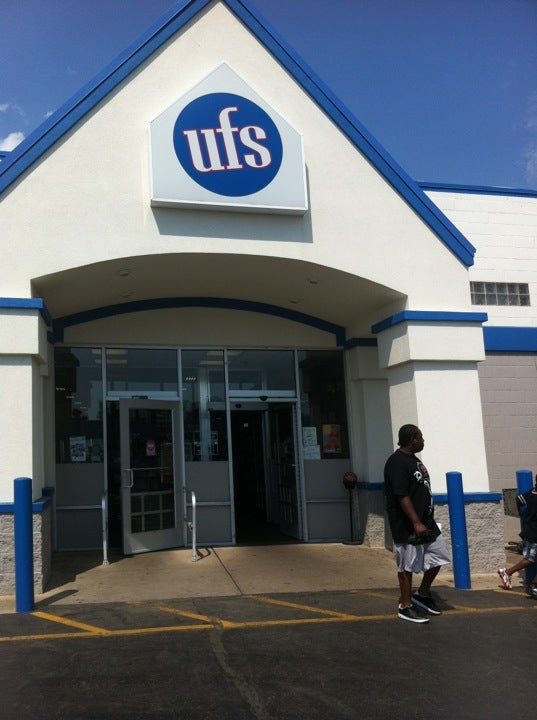 UFSUnclaimed Freight, 1800 SW Adams St, Peoria, IL, Clothes Posts