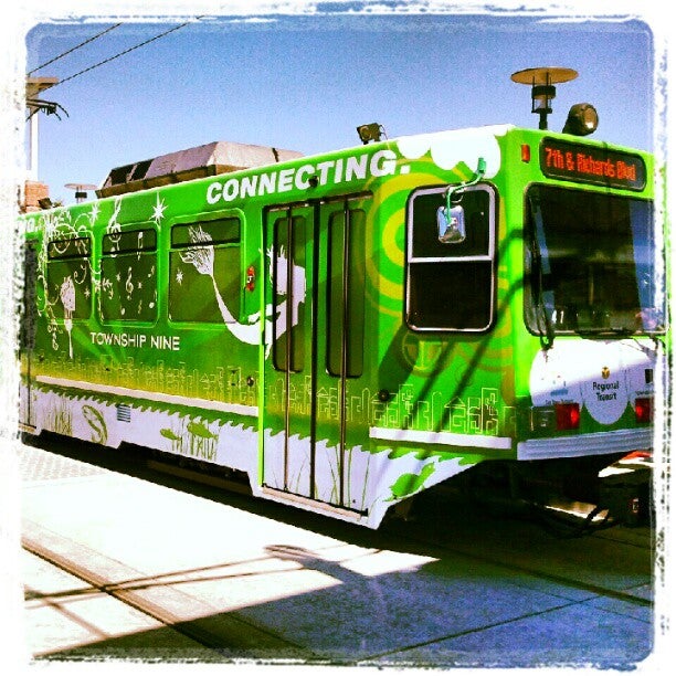 Sacramento RT Light Rail StationTWN9LRPlatform, Richards Blvd