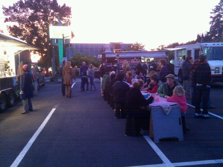 Wallingford Food Truck Pod, 2300 N 45th St, Seattle, WA, Eating places
