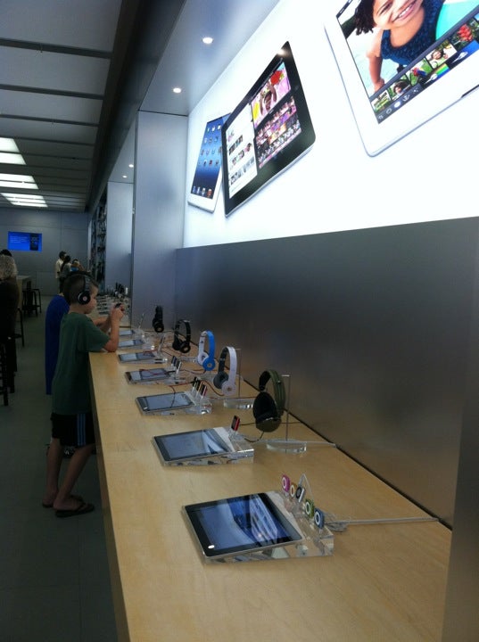 Los Gatos - Apple Store - Apple