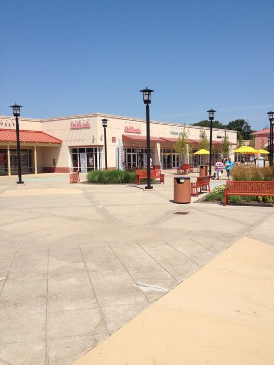 Le Creuset Outlet Store, 1650 Premium Outlet Blvd, Ste 1197, Aurora, IL,  Home Centers - MapQuest