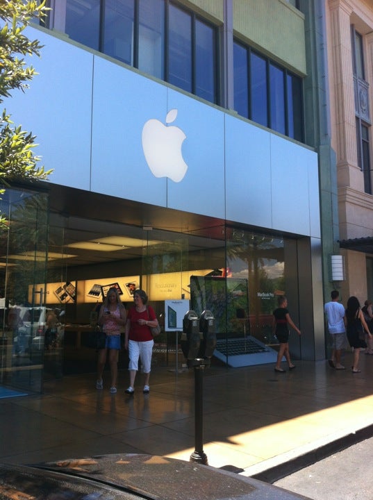 Apple Town Square, 6671 Las Vegas Blvd South, Las Vegas, NV