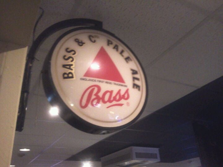 The Neighborhood Pub & Grill At Ellery's, 701 Lincoln Blvd, Middlesex