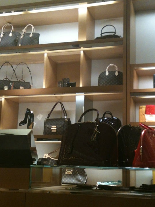 Louis Vuitton Holt Renfrew Toronto Yorkdale, 3401 Dufferin St., Toronto,  ON, Clothing Retail - MapQuest