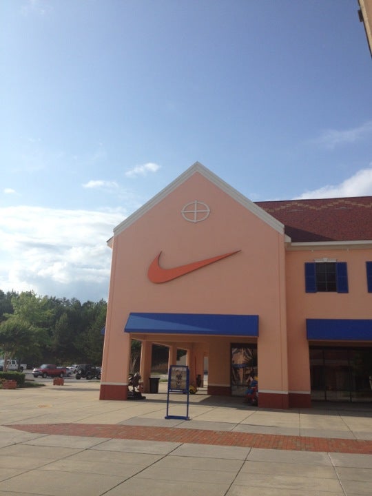 suizo carril parque Natural Nike Factory Store, 800 Hwy. 400 S, Suite 1010, Dawsonville, GA, Factory  Outlets - MapQuest