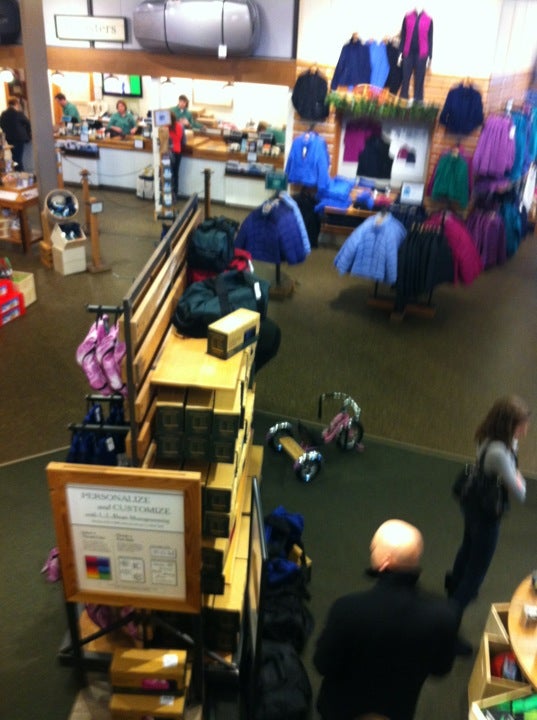 L.L.Bean Store - Ross Park Mall - Pittsburgh, PA 15237