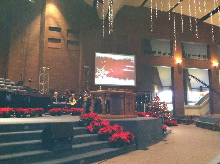 Hickory Grove Baptist Church Main Campus, 7200 E WT Harris Blvd