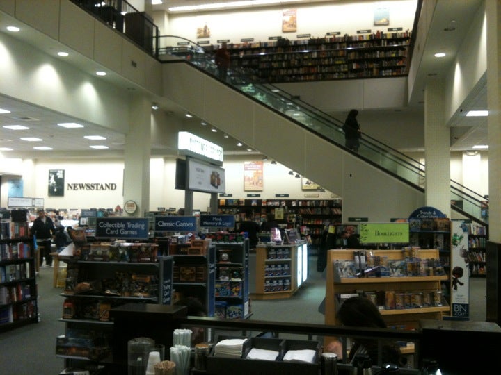 Barnes & Noble Bookstore in The Shops at Riverside, NJ