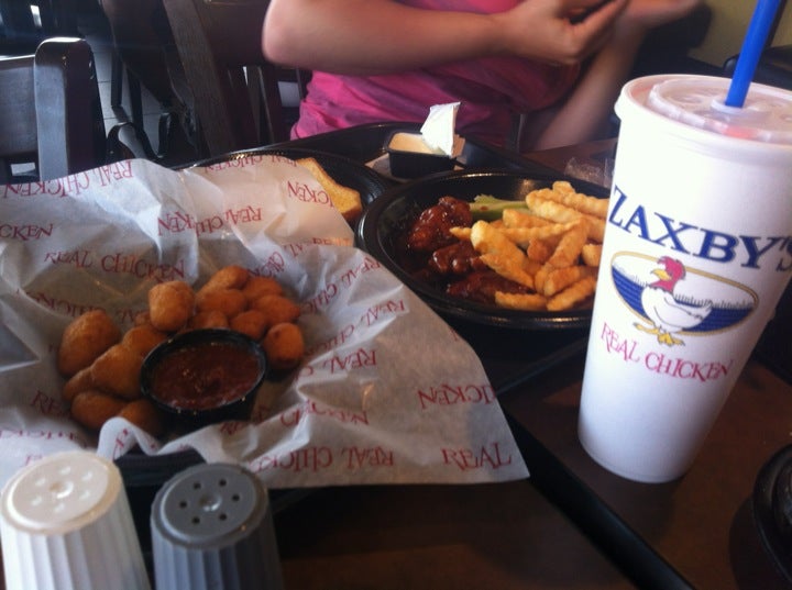 Zaxby's Chicken Fingers & Buffalo Wings, 7480 Commerce Dr, Olive Branch
