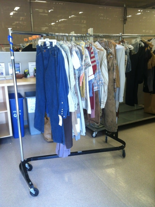 clothing stores that sell nike