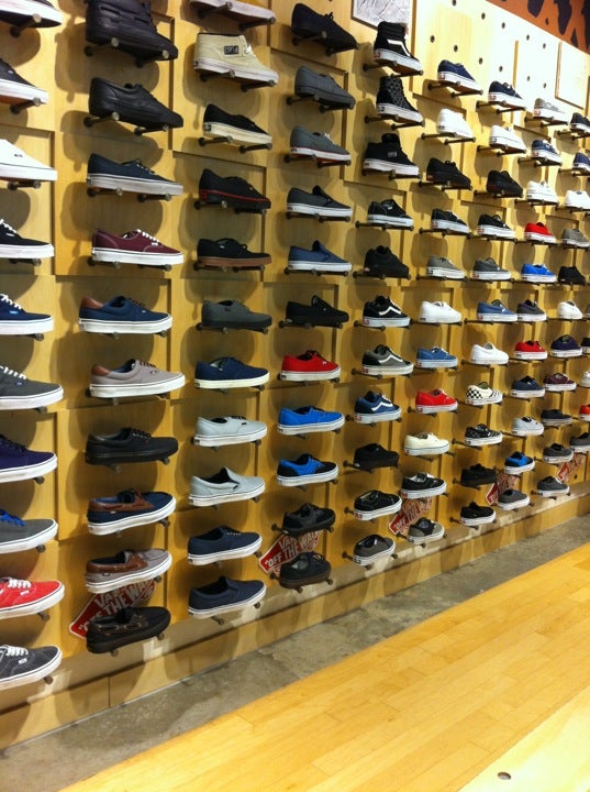 Vans deals queens mall