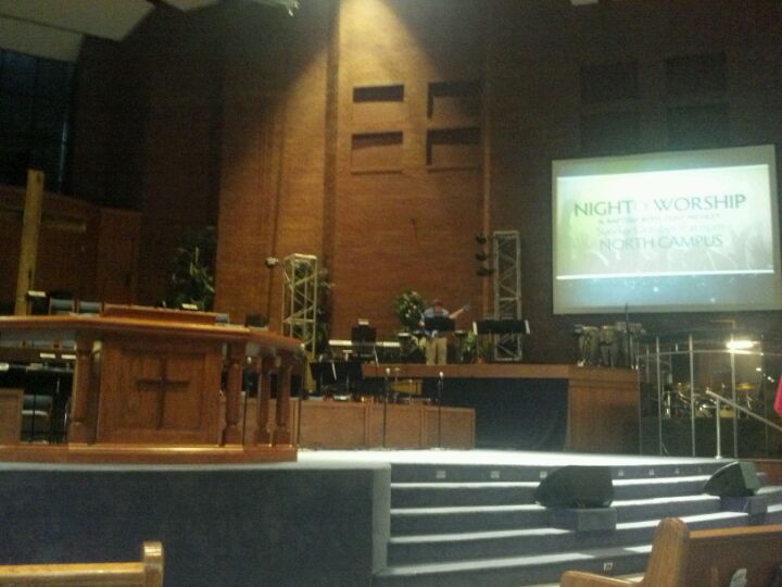 Hickory Grove Baptist Church Main Campus, 7200 E WT Harris Blvd