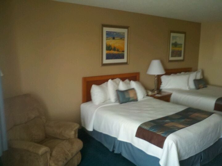 Ramada By Wyndham Springfield North, 3281 Northfield Dr, Springfield ...