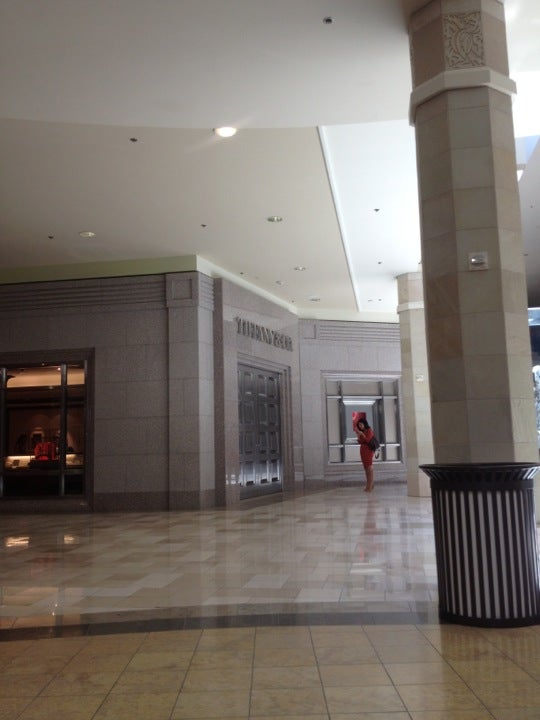 File:Tiffany & Co. Plaza at Westfield Valley Fair, San Jose