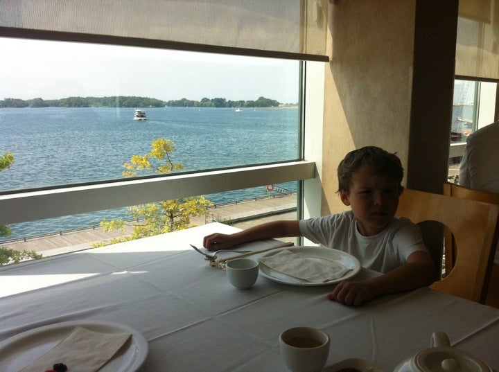 Pearl Harbourfront Chinese Restaurant, 207 Queens Quay W, Toronto