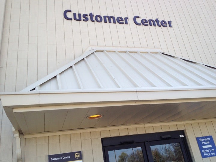 UPS Customer Center, 2727 Independence Dr, Fort Wayne, IN, Package delivery, vehicular MapQuest