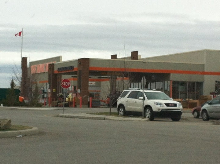 Amazon Fulfillment CenterYYC1, 293069 Colonel Robertson Way, Rocky